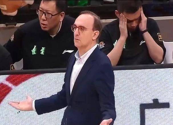 乌戈：今天篮板控制得不错但我们的防守还要更强硬