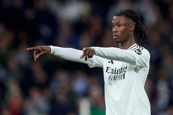 马卡：阿韦洛亚坚持让琼阿梅尼踢后腰，这种信任激发后者斗志