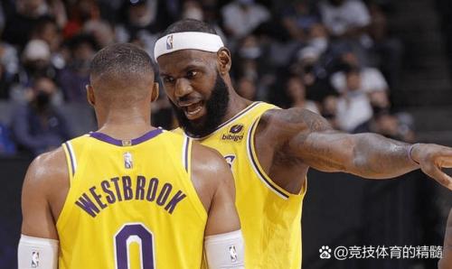 老哈达威：高中时詹姆斯就能罚球线起飞那时他就懂了如何打比赛